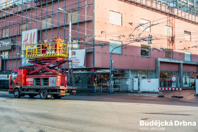 Stavba IGY uzavřela Pekárenskou ulici