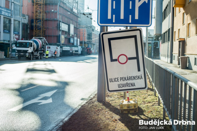 Stavba IGY uzavřela Pekárenskou ulici