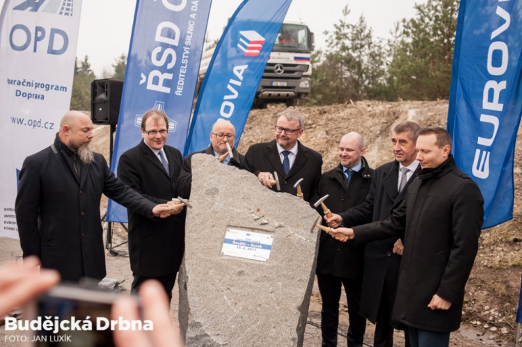 Zahájení výstavby nového úseku dálnice D3 mezi Ševětínem a Borkem.