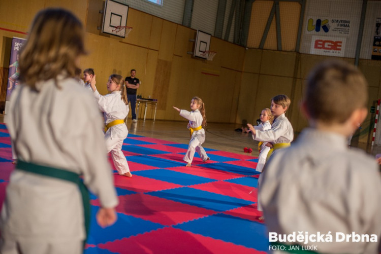 Exhibice TJ Karate České Budějovice a vyhlášení nejlepších závodníků za rok 2016