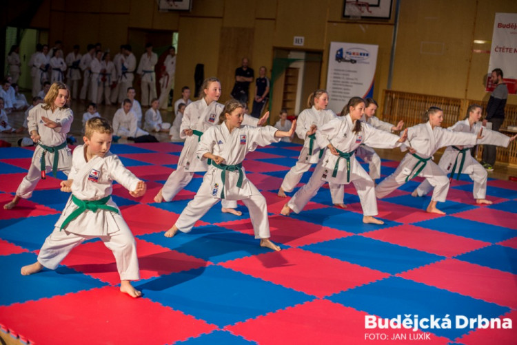 Exhibice TJ Karate České Budějovice a vyhlášení nejlepších závodníků za rok 2016