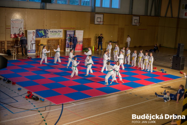 Exhibice TJ Karate České Budějovice a vyhlášení nejlepších závodníků za rok 2016