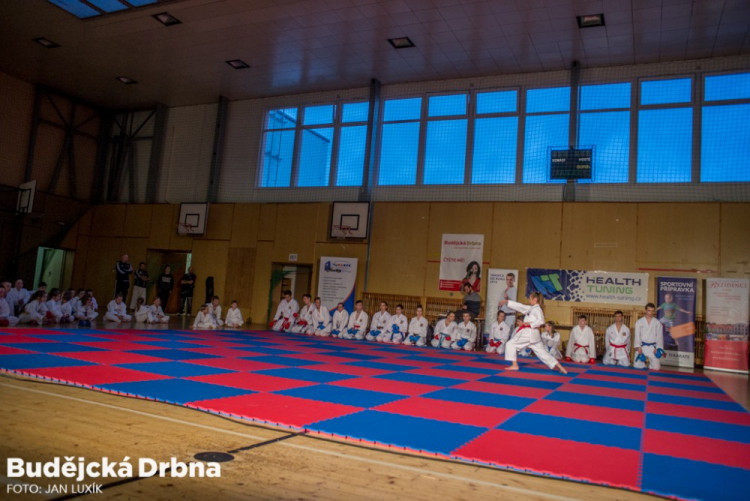 Exhibice TJ Karate České Budějovice a vyhlášení nejlepších závodníků za rok 2016
