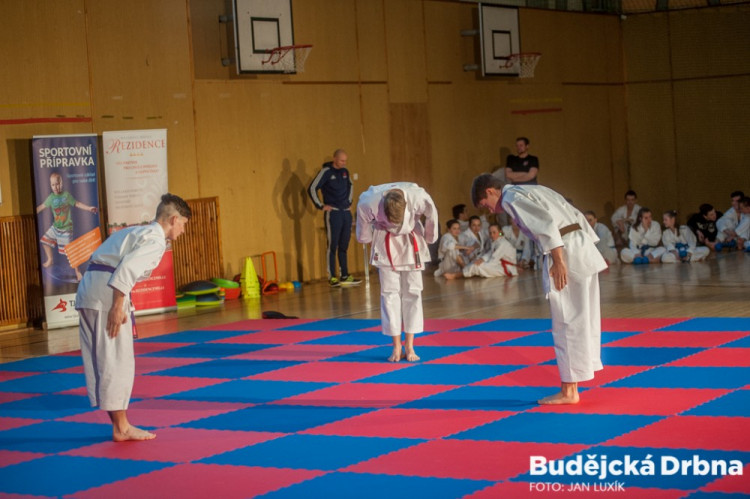 Exhibice TJ Karate České Budějovice a vyhlášení nejlepších závodníků za rok 2016