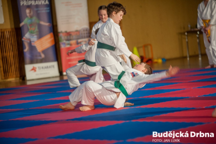 Exhibice TJ Karate České Budějovice a vyhlášení nejlepších závodníků za rok 2016