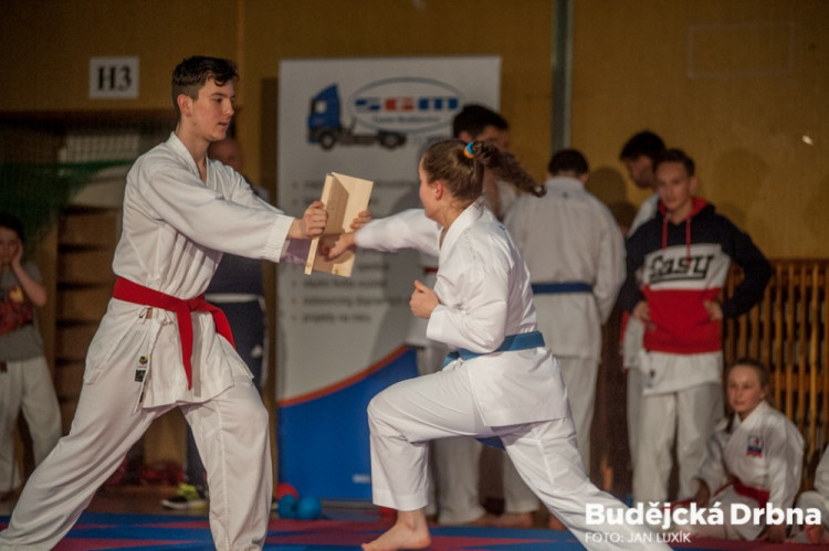 Exhibice TJ Karate České Budějovice a vyhlášení nejlepších závodníků za rok 2016