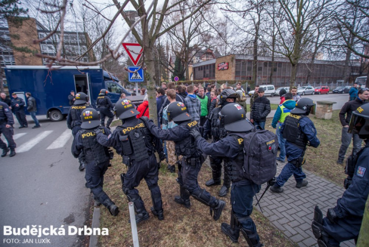 Policejní cvičení v Budvar aréně