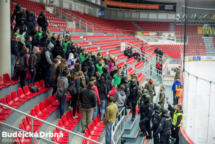 Policejní cvičení v Budvar aréně