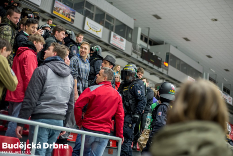Policejní cvičení v Budvar aréně
