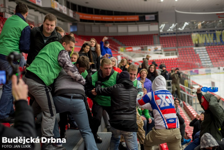 Policejní cvičení v Budvar aréně