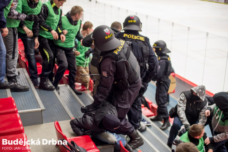 Policejní cvičení v Budvar aréně