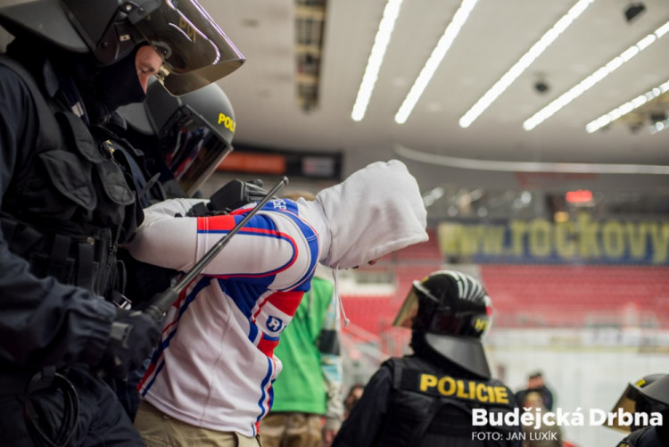 Policejní cvičení v Budvar aréně