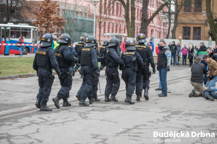 Policejní cvičení v Budvar aréně