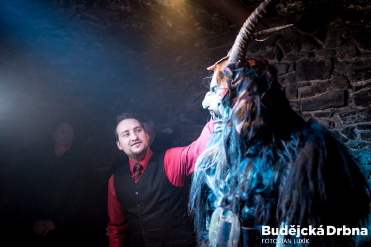 Do Galerie Krampus v Kaplici se opět vrátily alpské démonické bytosti