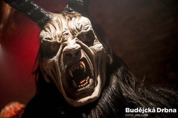 Do Galerie Krampus v Kaplici se opět vrátily alpské démonické bytosti