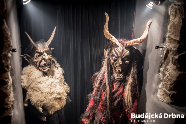 Do Galerie Krampus v Kaplici se opět vrátily alpské démonické bytosti