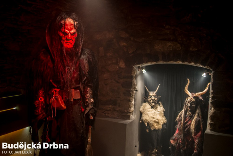 Do Galerie Krampus v Kaplici se opět vrátily alpské démonické bytosti