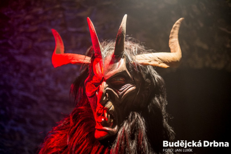 Do Galerie Krampus v Kaplici se opět vrátily alpské démonické bytosti