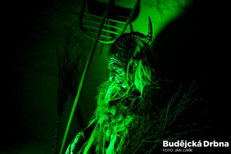 Do Galerie Krampus v Kaplici se opět vrátily alpské démonické bytosti