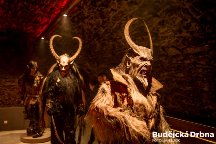 Do Galerie Krampus v Kaplici se opět vrátily alpské démonické bytosti