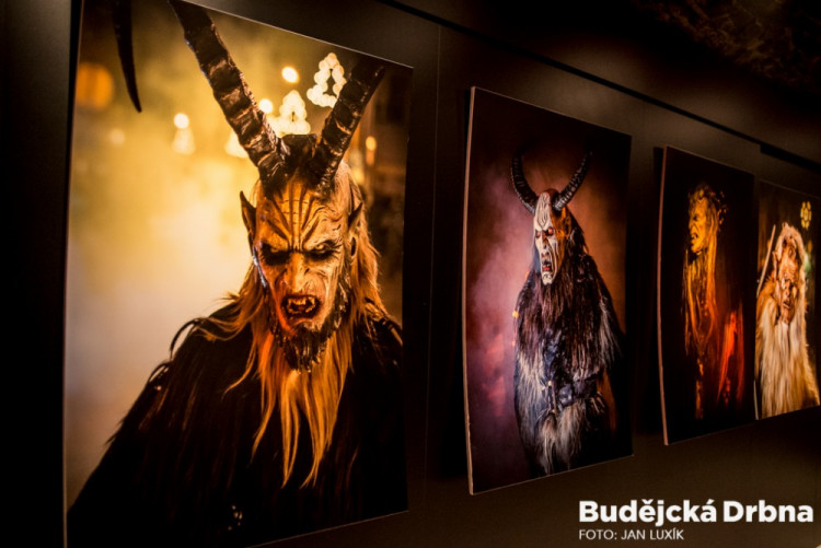 Do Galerie Krampus v Kaplici se opět vrátily alpské démonické bytosti