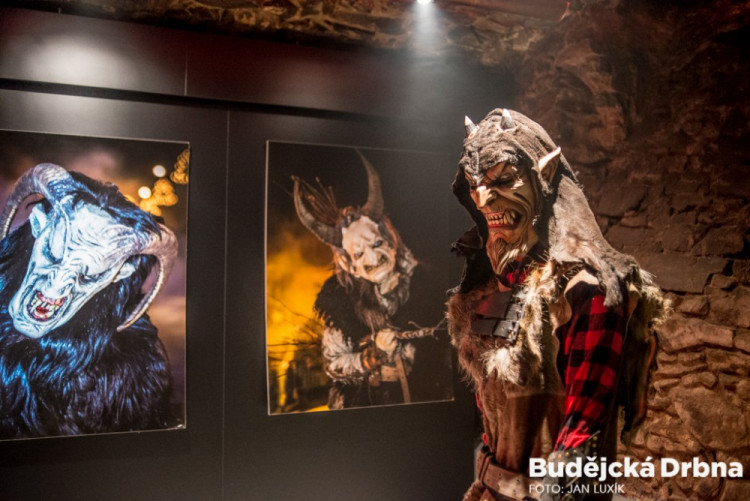 Do Galerie Krampus v Kaplici se opět vrátily alpské démonické bytosti