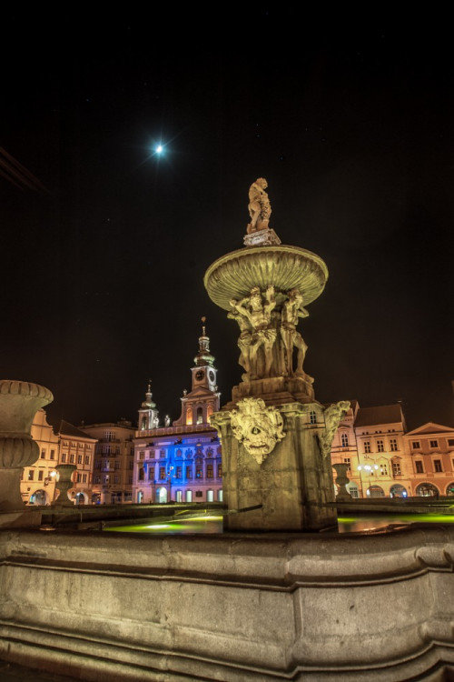 Českobudějovická radnice se připojila k celosvětové kampani „Rozsviťme se modře"