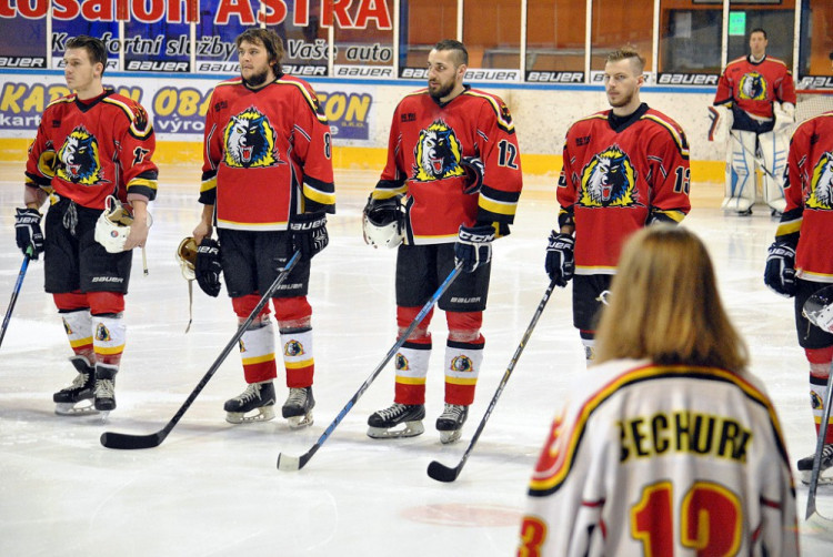 Do Jablonce přijely na hokej stovky fanoušků Vsetínu