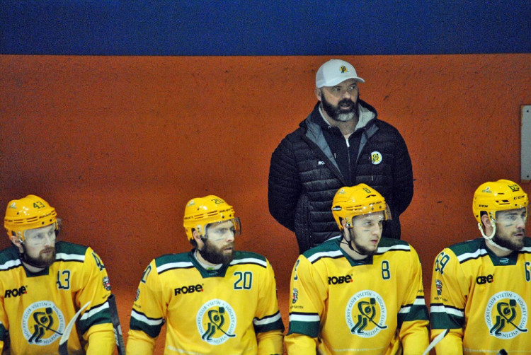 Do Jablonce přijely na hokej stovky fanoušků Vsetínu