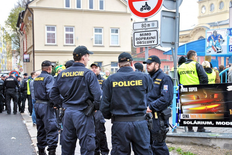 Do Jablonce přijely na hokej stovky fanoušků Vsetínu