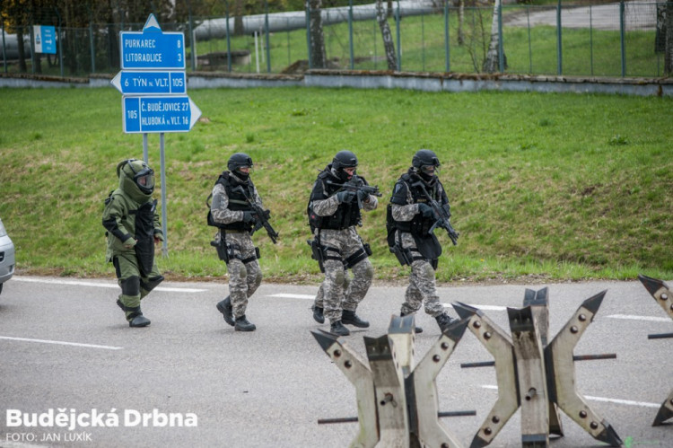 Safeguard 2017 - cvičení vojáků, policistů a specialistů ČEZ na ochranu Jaderné elektrárny Temelín proti teroristickému útoku