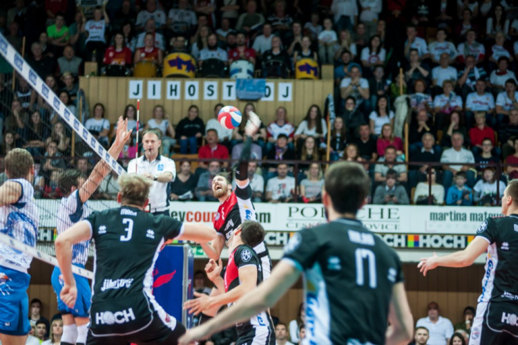 Jihostroj slaví po třech letech titul