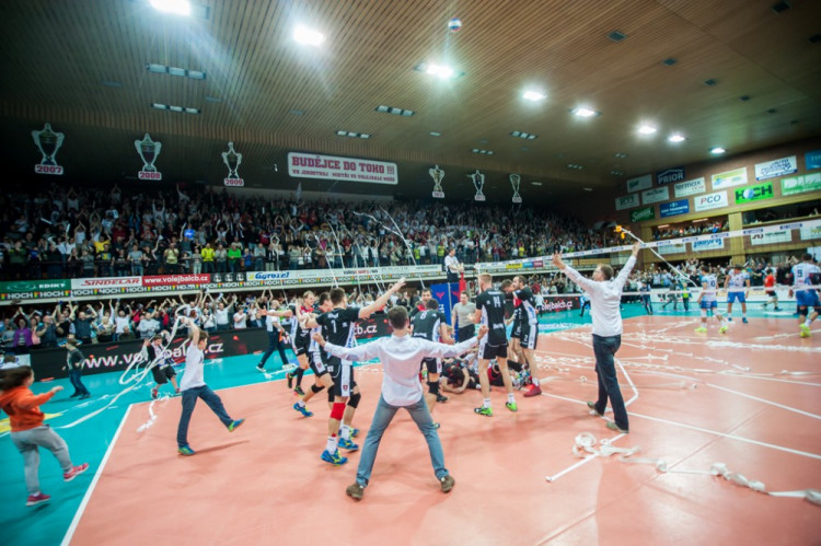 Jihostroj slaví po třech letech titul