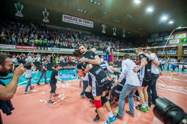 Jihostroj slaví po třech letech titul