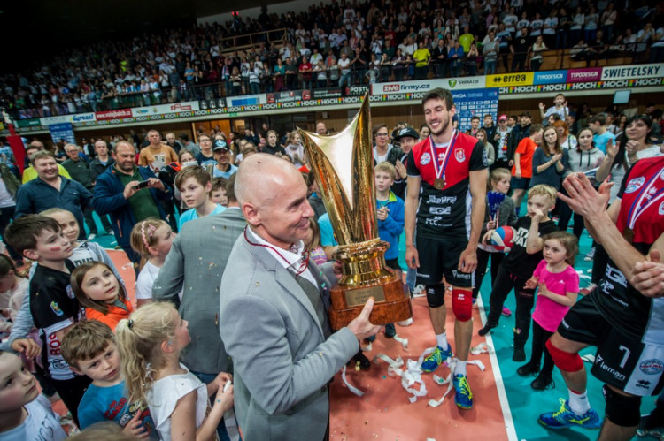 Jihostroj slaví po třech letech titul