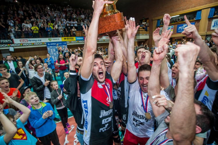 Jihostroj slaví po třech letech titul