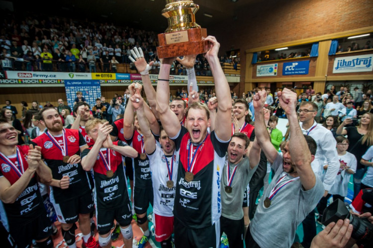 Jihostroj slaví po třech letech titul