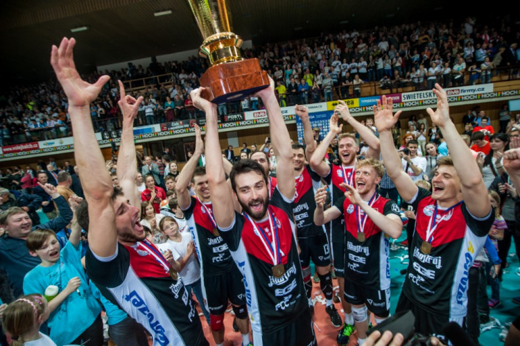 Jihostroj slaví po třech letech titul