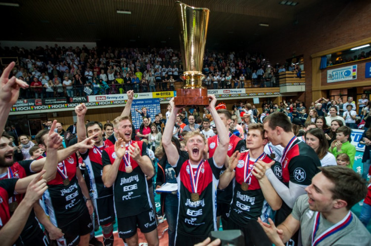 Jihostroj slaví po třech letech titul