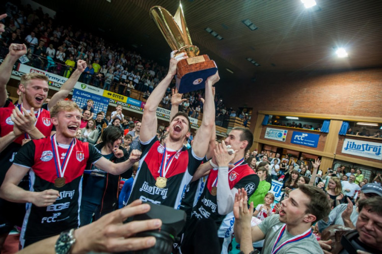 Jihostroj slaví po třech letech titul