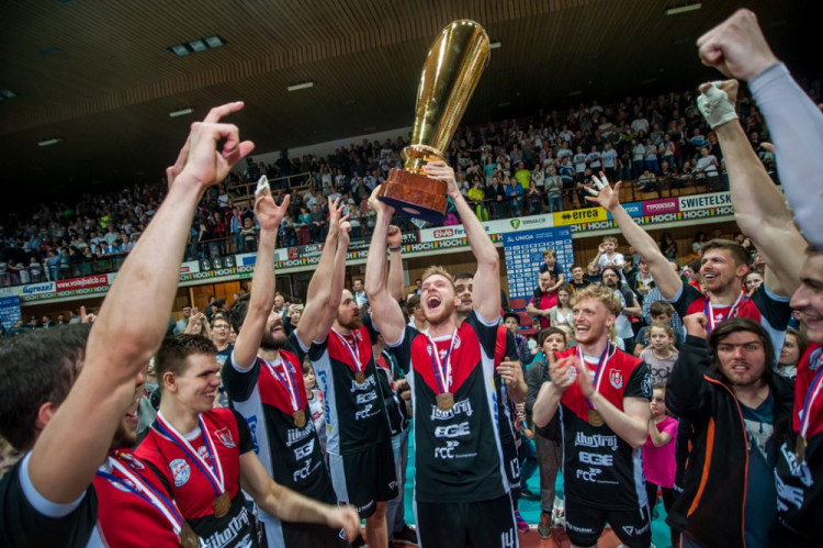 Jihostroj slaví po třech letech titul