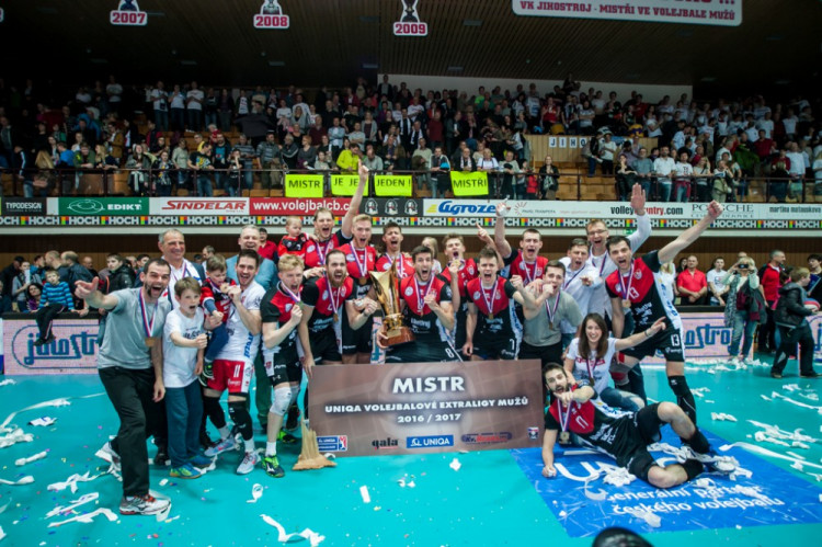 Jihostroj slaví po třech letech titul