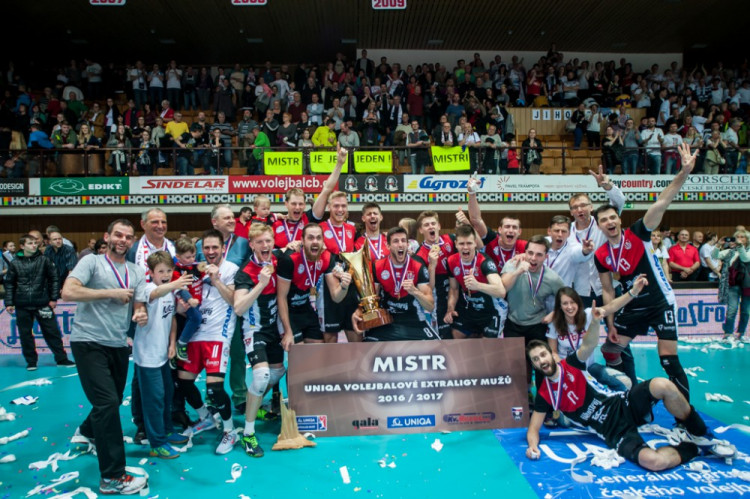 Jihostroj slaví po třech letech titul