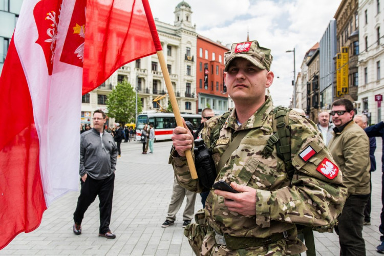 Brnem pochodovala krajní pravice. Odpůrci odpovídali bubnováním a zpěvem, Autor: Tomáš Hrivňák