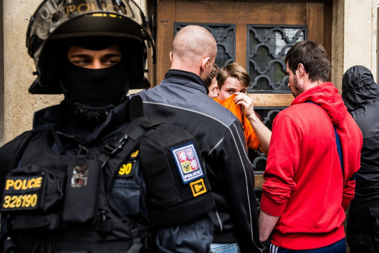 Brnem pochodovala krajní pravice. Odpůrci odpovídali bubnováním a zpěvem, Autor: Tomáš Hrivňák