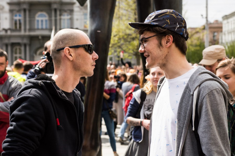 Brnem pochodovala krajní pravice. Odpůrci odpovídali bubnováním a zpěvem, Autor: Tomáš Hrivňák