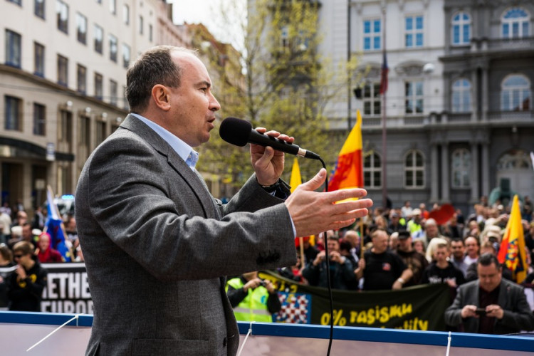 Brnem pochodovala krajní pravice. Odpůrci odpovídali bubnováním a zpěvem, Autor: Tomáš Hrivňák