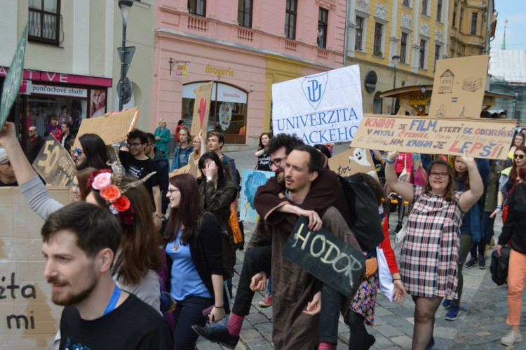 FOTOGALERIE: "Marek Eben" korunoval královnu Majálesu na Dolním náměstí