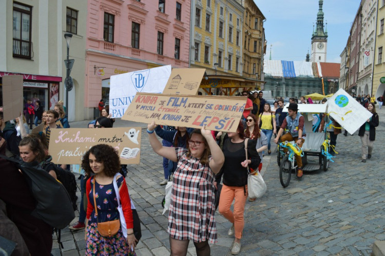 FOTOGALERIE: "Marek Eben" korunoval královnu Majálesu na Dolním náměstí