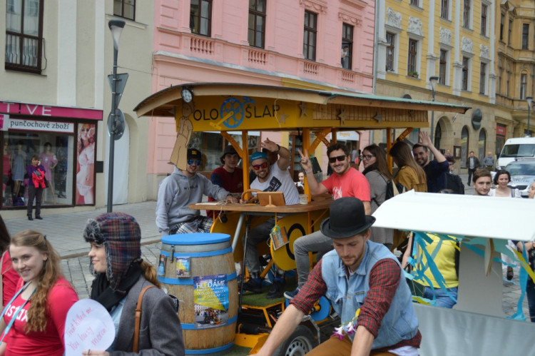 FOTOGALERIE: "Marek Eben" korunoval královnu Majálesu na Dolním náměstí